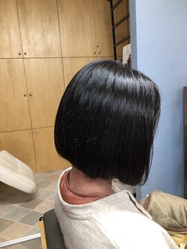 イース(ease) 前下がりボブ