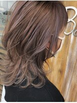 バンビ プライベート サロン(Bambi private salon)&nbsp;ラベンダーグレージュ×くびれミディアムレイヤースタイル松平愛