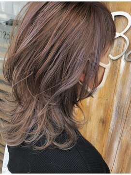 バンビ プライベート サロン(Bambi private salon) ラベンダーグレージュ×くびれミディアムレイヤースタイル松平愛