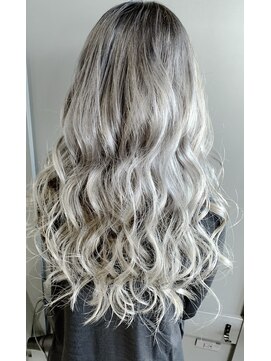 トリニティ(trinity) アッシュグレー☆シャドールーツ☆ブリーチカラー【豊見城】