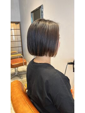 クルニエ(crenier) ミニボブの少し長い感じ/暗めグレージュ