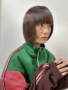 ミィ 表参道(mee.) 【mee.】ヤジマ　パツッとボブ　顔まわりレイヤー