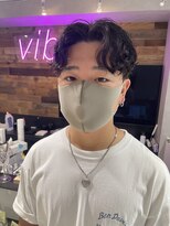 バイブス バイ ケンジ(vibes by KENJE)&nbsp;センター分けパーマ