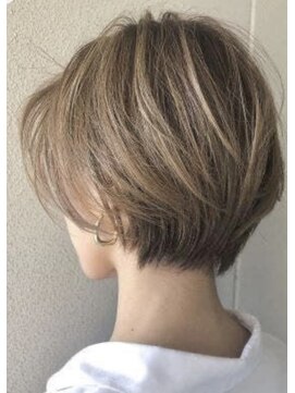 アトラス(ATLAS) 前下がりショート/ハンサムショート／耳かけ／ミルクティー小顔