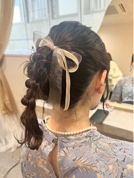 ミラ(Mila) リボンアレンジ★ミディアムから高め編み下ろしポニー