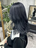 リア(riah)&nbsp;透明感くすみカラー/ダークグレージュ/セミロング/ウェーブ