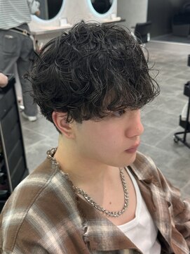 ジーニー 千葉(GENiE) ウルフ/アッシュブラック/カルマパーマ/ベリーショート/古荘竜生