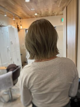 ニード(need) オリーブベージュ