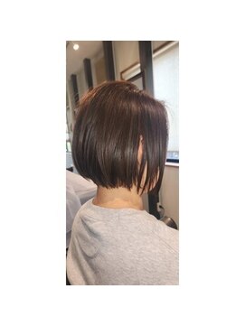 ヘアースタジオリリー(HAIR STUDIO Lilly) 前下がりショートボブ