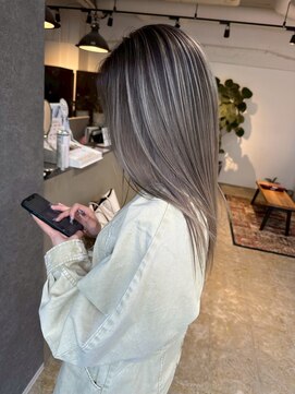 メリー オオサカ(Merly Osaka) gray balayage