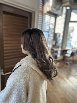 MRN. 新宿西口 プラチナシルバーのグレージュ巻き髪セット[10代20代30代40代]