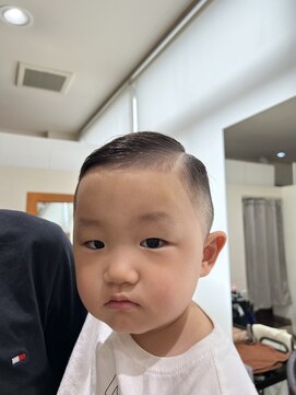 デザイニングヘアードゥ(designing hair Deux) キッズフェードカット(ライン有り)