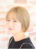 ブロンドカラーのナチュラルショート