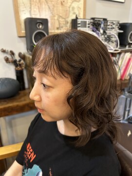 マロウズ(Marrows) くせ毛を活かしたミディアムウルフ（本当に綺麗なくせ毛）