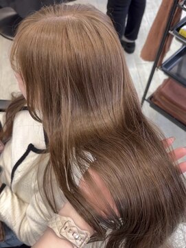 コビーバイジーナ 梅田茶屋町(Coby by Zina) 明るめベージュ