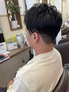 コアフィールフィス(COIFFURE fils) 【見附　今町】アップバング　フェザーショート
