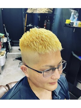 ファヴォ(FAVO) ブリーチ×スキンフェードスタイル