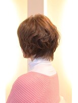 エッセンシャルルックス(Essential Looks) ショートパーマスタイル
