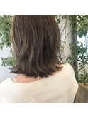 糸状のハイライトで、動きがでるボブ