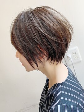 アヴァロン(AVALON) 【mag  ginza】　丸みとくびれの立体感ショートボブ×ハイライト