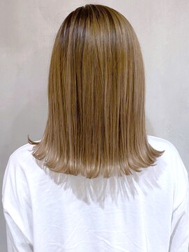 アイティー バイ アルバム 浦和店(IT by ALBUM) ベージュミディ_ホワイトアッシュショートパーマ_ba312332