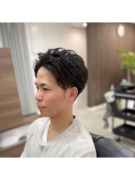 エーエイチ(aH.) センターパートスタイル