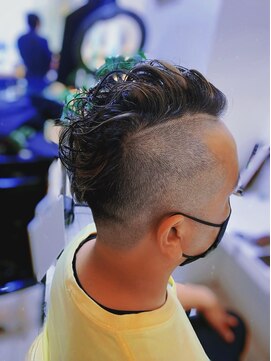 ジェイクラブ 土橋店(J CLUB) スキンフェード2ブロック＆白髪ぼかしハイライト