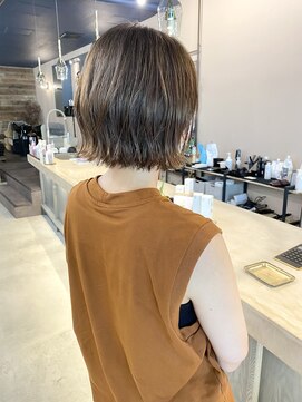 バーチ(BIRCH) パツっと感がかわいい切りっぱなしボブ