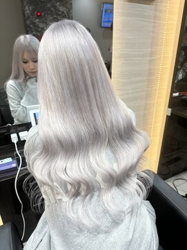 ラピス 大阪アメ村店(Lapis) エクステで作る艶感シルバーロングヘア