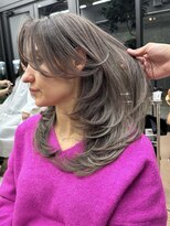 ヌエン 渋谷(NU/EN)&nbsp;脱白髪染めハイライト/バタフライレイヤーカット/ダークグレー