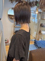 キチ(kichi.)&nbsp;[kichi.] くすみベージュ×ぷつっとボブ