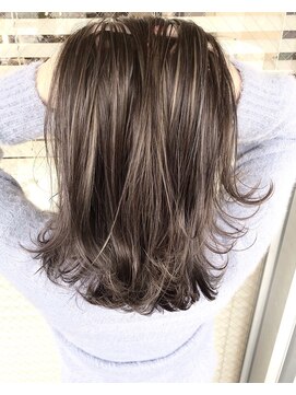 キアラ(Kchiara) ハイライトグラデーショングレイジュ外ハネ/kchiara福岡川野直人