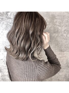 アンダーバーホワイト 天王寺阿倍野店(_WHITE) 大人ミディ_スモーキーアッシュ_シークレットハイライト