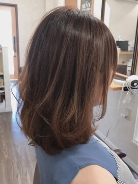 カラーズ びゅーてぃーさろん(COLORS) ふんわりミディアムスタイル