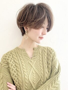 アンド ストーリーズ(&STORIES) 大人可愛い耳掛けショート20代30代40代ハイライトカラー