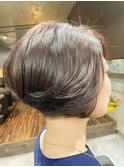 大人の前下がりショート