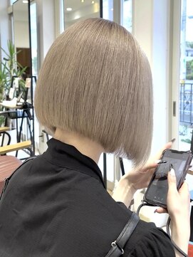 クアトログランシュ ひたちなか店(QUATRO×GranCieux) ホワイトミルクティー(ブリーチ2-3回)