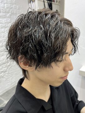 ウーロス(uros.) 【SENA】メンズパーマ ツイストスパイラル センターパート