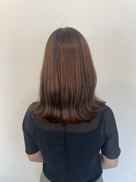 シーナ(Sina) セミロングくびれ/グレージュカラー