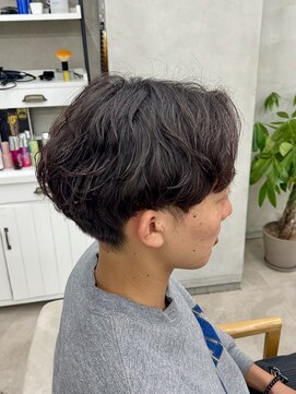 レヴィア(REVIA) メンズ刈り上げツーブロックセンターパートメンズカット