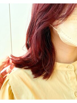 ヘアスペース リズム グリーン(Hair space Rizm green) こっからレッドカラーのぱつっと外はねスタイル