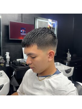 ゴールドグローバーバー(GOLDGLOW BARBER) クロップフェード