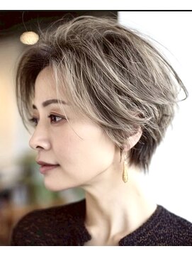 ハーツ(Heart's) ミセスショート×白髪ぼかしカラー３０代４０代５０代６０代