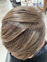 早い人は20代から白髪と付き合っています。