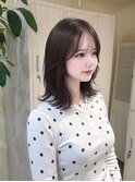 ダークグレージュ×顔周りレイヤーミディ