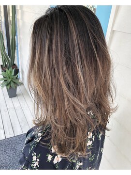 ホットリップ(Hot Lip) 外国人風バレイヤージュ