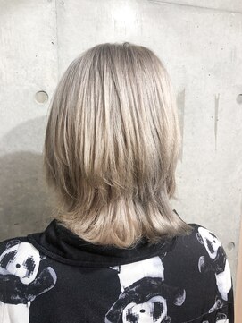 カリーナコークス 原宿 渋谷(Carina COKETH) インナーカラー/ホワイトベージュ/ダブルカラー/ケアブリーチ/