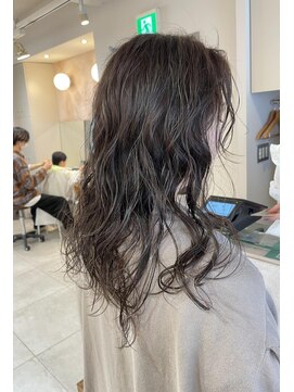 キャンバス バイ ネオリーブ 横浜西口(Canvas by neo.) ロングレイヤー　パーマ　ハイライト　【miku】