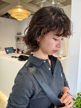 フィット ヒュー 千葉(fit hue) 黒髪/オリーブグレー/ココアベージュ/小顔/クラゲヘアー