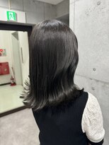 ダークグレー